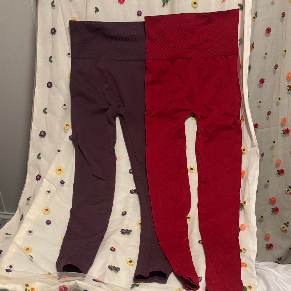 2 pair of leggings